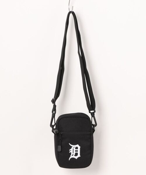 MLB（メジャーリーグベースボール）の「MLB ショルダーバッグ（ショルダーバッグ・レディース・ブラック/ネイビー/ホワイト系その他/ブラック系その他/ブルー系その他/レッド系その他/ホワイト×ネイビー/ホワイト系その他2/ブラック系その他2/ブラック系その他3/ホワイト×レッド/ブラック×ホワイト/ブラック×ブラック/イエロー/ベージュ/ブラック系その他7/ブルー系その他2/ブラック系その他4/ブラック系その他5/ブラック系その他6/ブラック×ゴールド/レオパード/カモフラージュ/ブラウン/ダークグリーン/アニマル・FREE）」の15枚目の写真