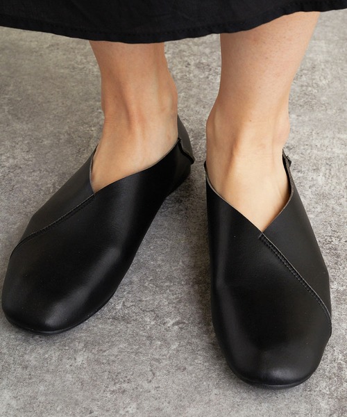 LUGG NAGG(ラグナグ)の「ソフト素材Vカットパンプス(ローファー・レディース・アイボリー/オフホワイト/ブラック/モカ・24.5cm/24.0cm/23.5cm/23.0cm)」の4枚目の写真