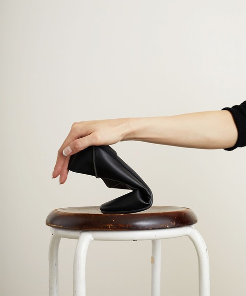 LUGG NAGG(ラグナグ)の「ソフト素材Vカットパンプス(ローファー・レディース・アイボリー/オフホワイト/ブラック/モカ・24.5cm/24.0cm/23.5cm/23.0cm)」の19枚目の写真