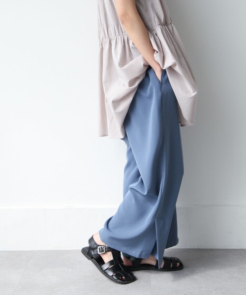 Chillfar(チルファー)の「サイドスリットワイドセミフレアスラックスパンツ(スラックス・レディース・ブラック/パープル/ブラウン/オレンジ/ブルー/アイボリー/マスタード/キャメル・MEDIUM/LARGE)」の4枚目の写真