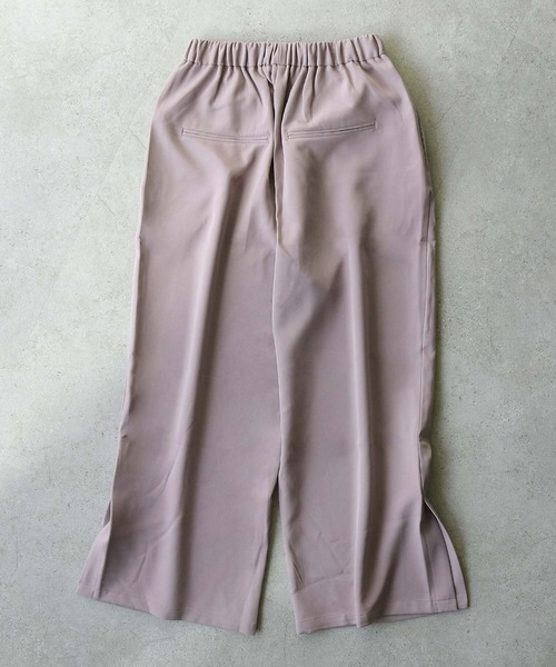 Chillfar(チルファー)の「サイドスリットワイドセミフレアスラックスパンツ(スラックス・レディース・ブラック/パープル/ブラウン/オレンジ/ブルー/アイボリー/マスタード/キャメル・MEDIUM/LARGE)」の13枚目の写真