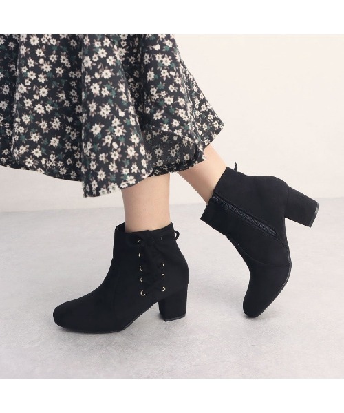 Realta（レアルタ）の「Realta(レアルタ) サイド編み上げレースアップの ショートブーツ（ブーツ・レディース・ブラック系その他/ブラウン/ダークブラウン/ワインレッド・S/L/M/LL）」の3枚目の写真