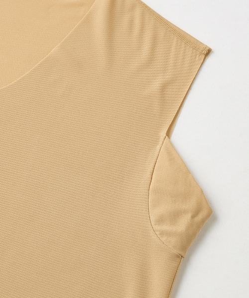 in.T(インティー)の「これ一枚でTシャツスタイルのお悩みを解決!『in.T』「極軽」クルーネックTシャツ(インナーウェア/肌着・メンズ・ベージュ/ブラック・LARGE/MEDIUM/X-LARGE)」の10枚目の写真