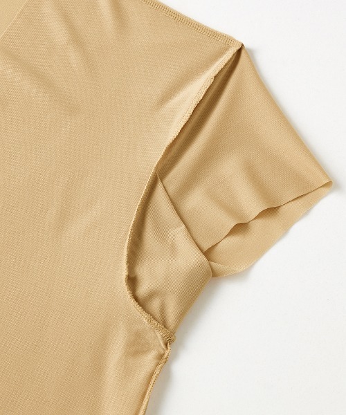 in.T(インティー)の「これ一枚でTシャツスタイルのお悩みを解決!『in.T』「極軽」クルーネックTシャツ(インナーウェア/肌着・メンズ・ベージュ/ブラック・LARGE/MEDIUM/X-LARGE)」の12枚目の写真