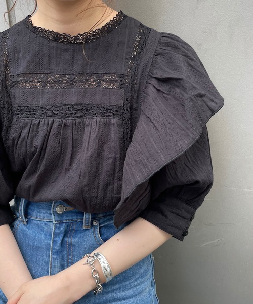 Chico(チコ)の「5分袖レース切替ボリューム刺繍ブラウス(シャツ/ブラウス・レディース・ホワイト/ブラック/パープル・FREE)」の21枚目の写真