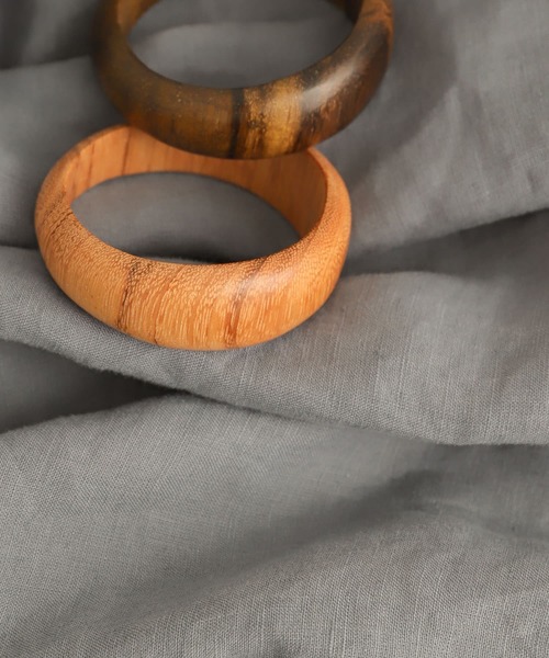 URBAN RESEARCH DOORS(アーバンリサーチドアーズ)の「ウッドバングル(バングル/リストバンド・レディース・ダークブラウン/ブラウン・ONE)」の6枚目の写真