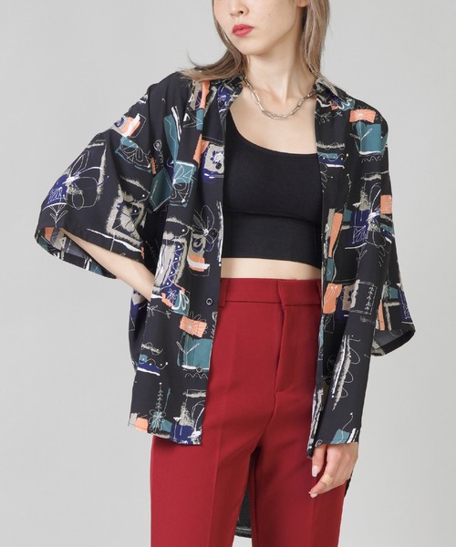 SPINNS（スピンズ）の「【ゆったりシルエット】総柄半袖オーバーサイズシャツ（シャツ/ブラウス・レディース・A/B/C/D/E/G/J/F/I/H・ONESIZE）」の5枚目の写真