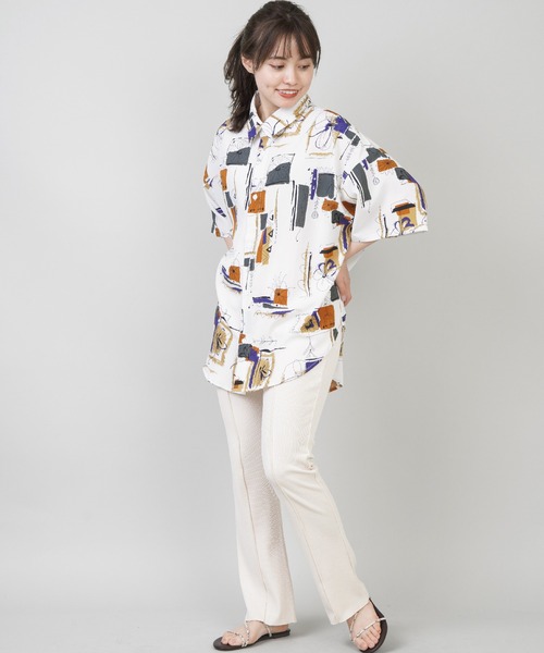 SPINNS（スピンズ）の「【ゆったりシルエット】総柄半袖オーバーサイズシャツ（シャツ/ブラウス・レディース・A/B/C/D/E/G/J/F/I/H・ONESIZE）」の14枚目の写真