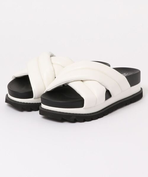 Realta（レアルタ）の「Realta(レアルタ) もこもこベルトクロス サンダル（サンダル・レディース・ホワイト/ブラック/ブラック系その他・M/L/S/LL）」の2枚目の写真