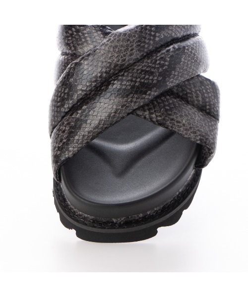 Realta（レアルタ）の「Realta(レアルタ) もこもこベルトクロス サンダル（サンダル・レディース・ホワイト/ブラック/ブラック系その他・M/L/S/LL）」の19枚目の写真