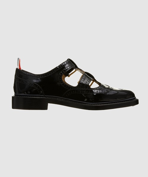 THOM BROWNE（トムブラウン）の「2-STRAP THOM JOHN W/ BRASS BUCKLES & LEATHER SOLE IN SOFT PATENT LEATHER（ドレスシューズ・メンズ・ブラック・9/8）」の2枚目の写真