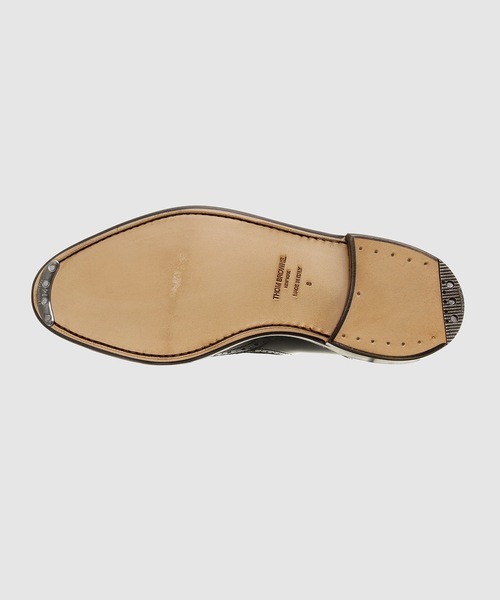 THOM BROWNE（トムブラウン）の「2-STRAP THOM JOHN W/ BRASS BUCKLES & LEATHER SOLE IN SOFT PATENT LEATHER（ドレスシューズ・メンズ・ブラック・9/8）」の3枚目の写真