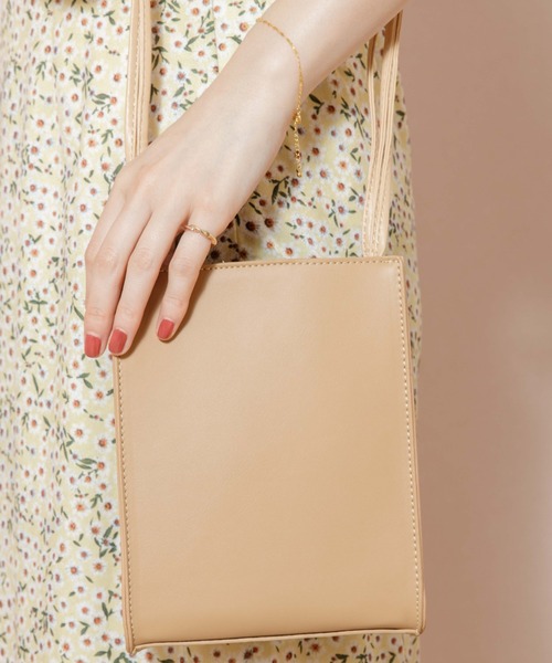 flower（フラワー）の「デイリーミニショルダーバッグ（ショルダーバッグ・レディース・ベージュ/アイボリー・FREE）」の2枚目の写真