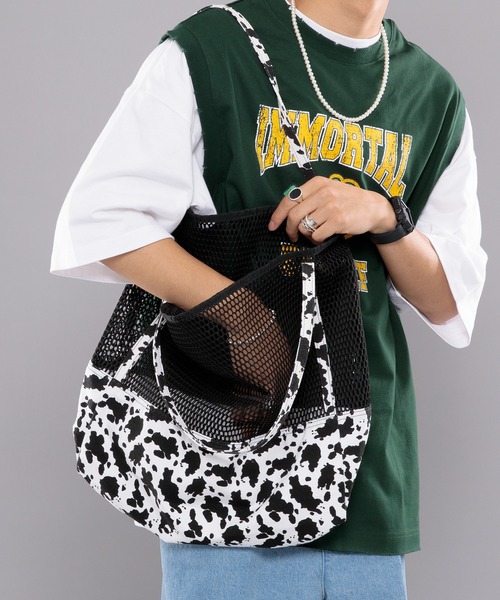 kutir(クティール)の「牛柄トートバッグ(トートバッグ・メンズ・ホワイト/ブラウン・FREE)」の6枚目の写真