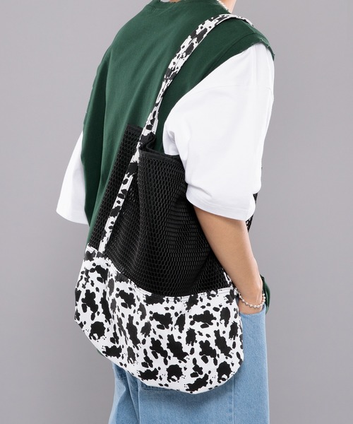 kutir(クティール)の「牛柄トートバッグ(トートバッグ・メンズ・ホワイト/ブラウン・FREE)」の7枚目の写真