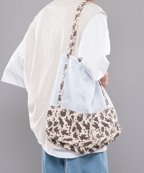 kutir(クティール)の「牛柄トートバッグ(トートバッグ・メンズ・ホワイト/ブラウン・FREE)」の17枚目の写真