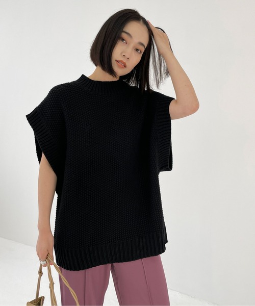 Meli rich（メリーリッチ）の「レイヤードに。クルーネックサイドスリットベスト（ベスト・レディース・ホワイト系/ブラック系/アイボリー/ベージュ/マルーン/モカ/オリーブ/ブラック・M/L/MEDIUM）」の21枚目の写真