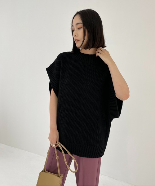 Meli rich（メリーリッチ）の「レイヤードに。クルーネックサイドスリットベスト（ベスト・レディース・ホワイト系/ブラック系/アイボリー/ベージュ/マルーン/モカ/オリーブ/ブラック・M/L/MEDIUM）」の22枚目の写真