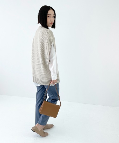 Meli rich（メリーリッチ）の「レイヤードに。クルーネックサイドスリットベスト（ベスト・レディース・ホワイト系/ブラック系/アイボリー/ベージュ/マルーン/モカ/オリーブ/ブラック・M/L/MEDIUM）」の18枚目の写真