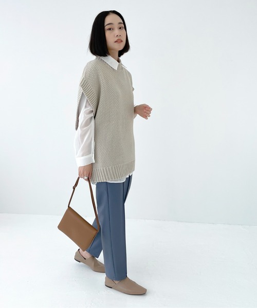Meli rich（メリーリッチ）の「レイヤードに。クルーネックサイドスリットベスト（ベスト・レディース・ホワイト系/ブラック系/アイボリー/ベージュ/マルーン/モカ/オリーブ/ブラック・M/L/MEDIUM）」の20枚目の写真