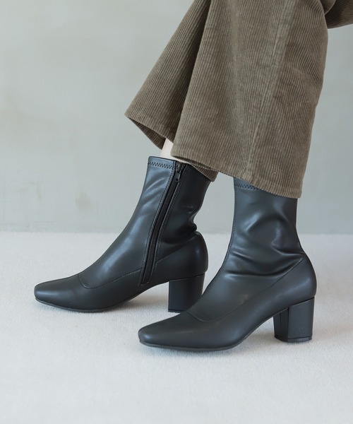 LAKOLE（ラコレ）の「スクエアトゥソフトショートブーツ / 228576（ブーツ・レディース・ブラック/モカ/イエロー系/オフホワイト・MEDIUM/LARGE）」の3枚目の写真