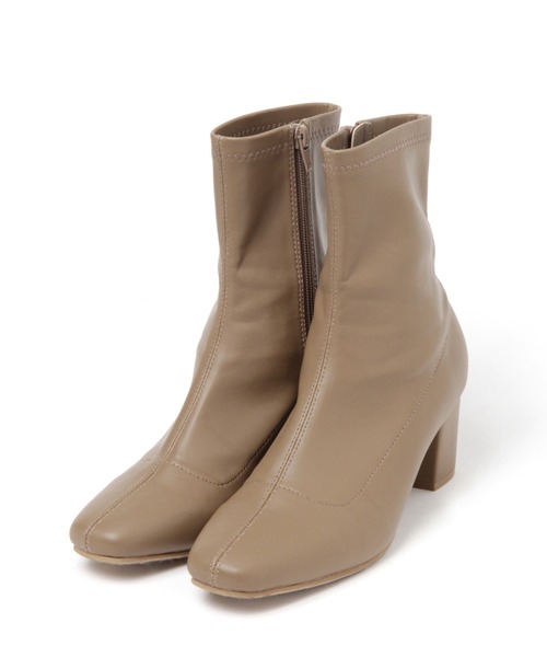 LAKOLE（ラコレ）の「スクエアトゥソフトショートブーツ / 228576（ブーツ・レディース・ブラック/モカ/イエロー系/オフホワイト・MEDIUM/LARGE）」の7枚目の写真