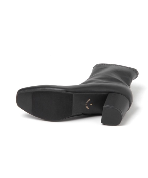 LAKOLE（ラコレ）の「スクエアトゥソフトショートブーツ / 228576（ブーツ・レディース・ブラック/モカ/イエロー系/オフホワイト・MEDIUM/LARGE）」の13枚目の写真