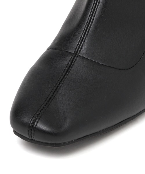 LAKOLE（ラコレ）の「スクエアトゥソフトショートブーツ / 228576（ブーツ・レディース・ブラック/モカ/イエロー系/オフホワイト・MEDIUM/LARGE）」の15枚目の写真