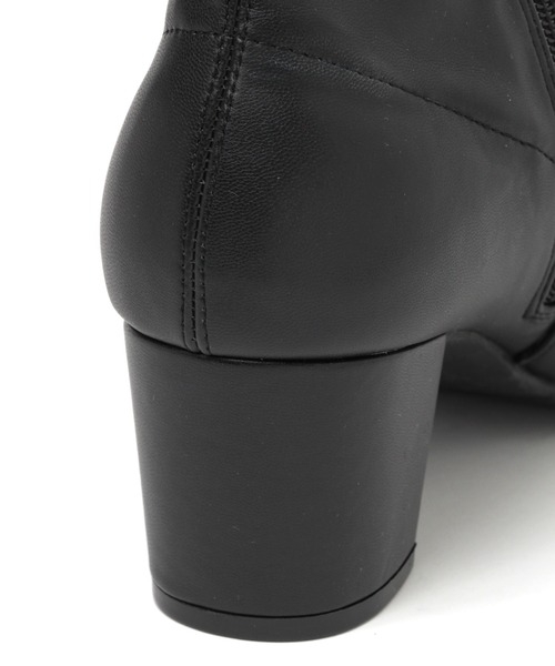 LAKOLE（ラコレ）の「スクエアトゥソフトショートブーツ / 228576（ブーツ・レディース・ブラック/モカ/イエロー系/オフホワイト・MEDIUM/LARGE）」の19枚目の写真