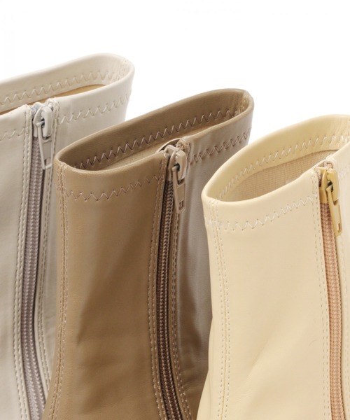 LAKOLE（ラコレ）の「スクエアトゥソフトショートブーツ / 228576（ブーツ・レディース・ブラック/モカ/イエロー系/オフホワイト・MEDIUM/LARGE）」の21枚目の写真