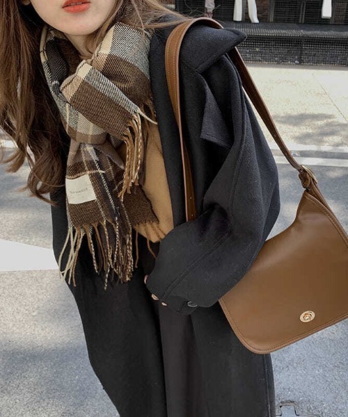 yuue' ( wear )（ユーイ）の「オーバーサイズ 袖ボリューム チェスターコート（チェスターコート・レディース・ブラック/ブラウン/グレー・SMALL/MEDIUM/LARGE/X-LARGE）」の9枚目の写真