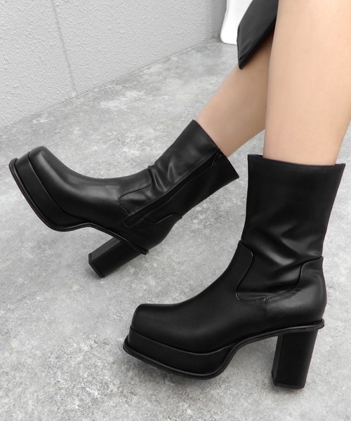 minia（ミニア）の「ワイドスクエアトゥの厚底ピースミドルブーツ　◆（ブーツ・レディース・アイボリー/ブラック/ブラウン系/パイソン・S/M/L/LL）」の11枚目の写真