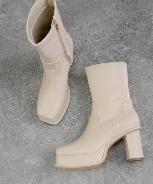 minia（ミニア）の「ワイドスクエアトゥの厚底ピースミドルブーツ　◆（ブーツ・レディース・アイボリー/ブラック/ブラウン系/パイソン・S/M/L/LL）」の6枚目の写真