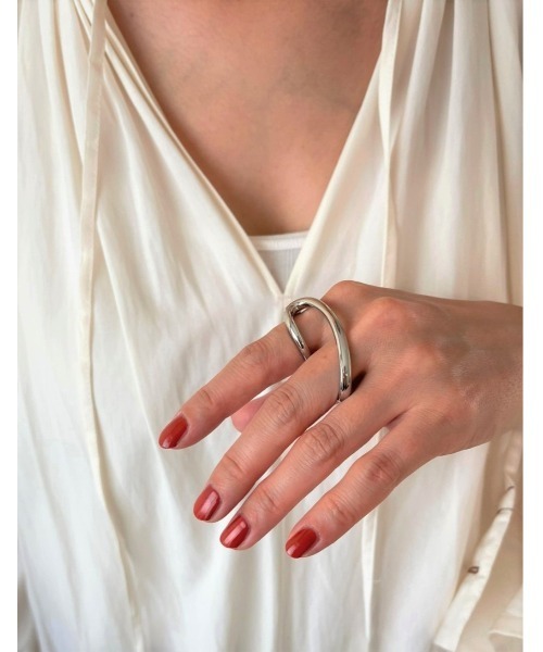 mou（モウ）の「変形ダブルフィンガー艶リング（リング・レディース・シルバー/ゴールド・FREE）」の4枚目の写真