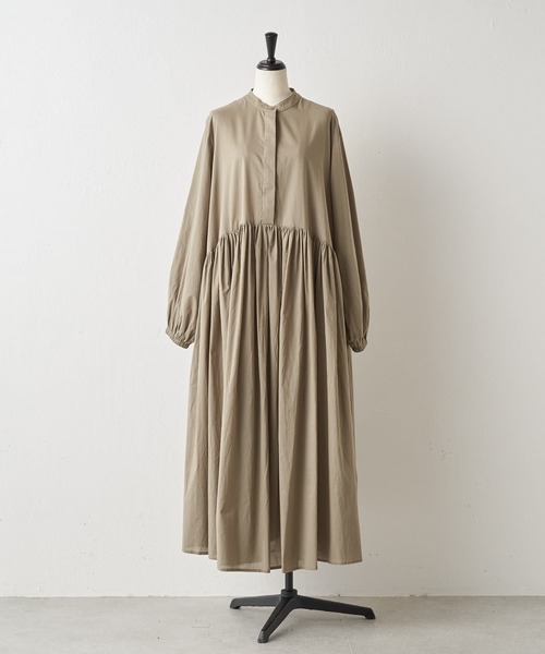 BEARDSLEY（ビアズリー）の「羽織でもレイヤードでも ギャザーワンピース（ワンピース・レディース・ホワイト/カーキ・1/0）」の6枚目の写真