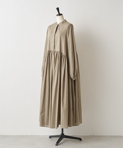 BEARDSLEY（ビアズリー）の「羽織でもレイヤードでも ギャザーワンピース（ワンピース・レディース・ホワイト/カーキ・1/0）」の7枚目の写真