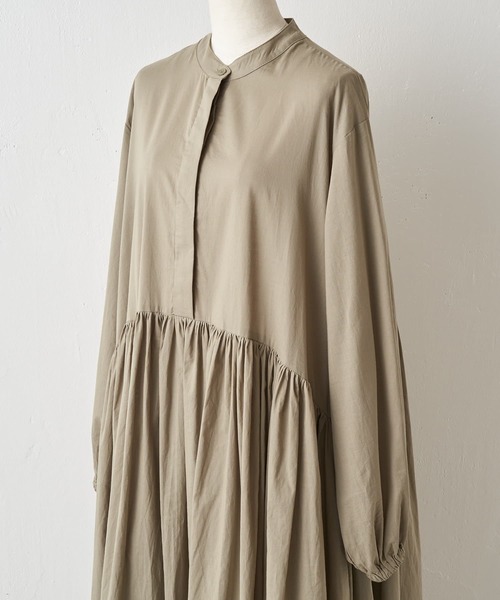 BEARDSLEY（ビアズリー）の「羽織でもレイヤードでも ギャザーワンピース（ワンピース・レディース・ホワイト/カーキ・1/0）」の13枚目の写真
