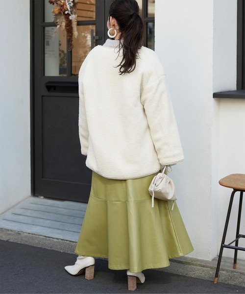 titivate(ティティベイト)の「キルト×ボアリバーシブルジャケット(ノーカラージャケット・レディース・ブラック/ベージュ/アイボリー/ライトカーキ・FREE)」の7枚目の写真