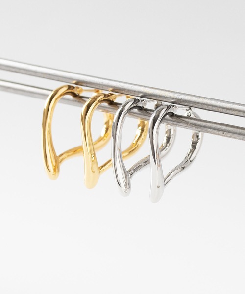 JUICY ROCK（ジューシーロック）の「ハートフォルムフープピアス（ピアス（両耳用）・レディース・ゴールド/シルバー・ONE SIZE）」の5枚目の写真