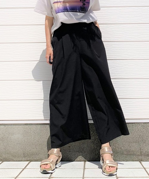 Q（キュー）の「さらさらワイドパンツ（その他パンツ・レディース・ブラック/ベージュ・MEDIUM）」の2枚目の写真