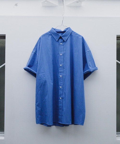 WHIMSIC（ウィムジック）の「【WHIMSIC】オーバーサイズショートスリーブシャツ（シャツ/ブラウス・レディース・ネイビー/ブルー・FREE）」の2枚目の写真