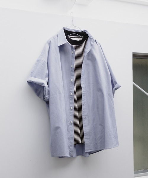 WHIMSIC（ウィムジック）の「【WHIMSIC】オーバーサイズショートスリーブシャツ（シャツ/ブラウス・レディース・ネイビー/ブルー・FREE）」の3枚目の写真