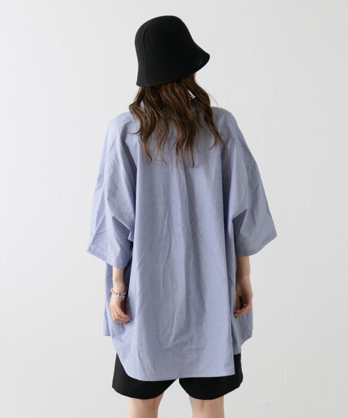 WHIMSIC（ウィムジック）の「【WHIMSIC】オーバーサイズショートスリーブシャツ（シャツ/ブラウス・レディース・ネイビー/ブルー・FREE）」の13枚目の写真