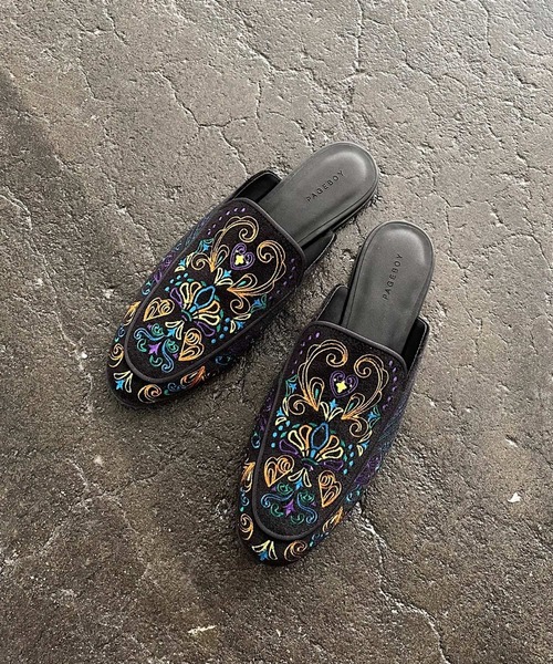 PAGEBOY（ページボーイ）の「エンブロイダリーミュール（スリッポン・レディース・ブラック/ネイビー・MEDIUM/LARGE）」の3枚目の写真