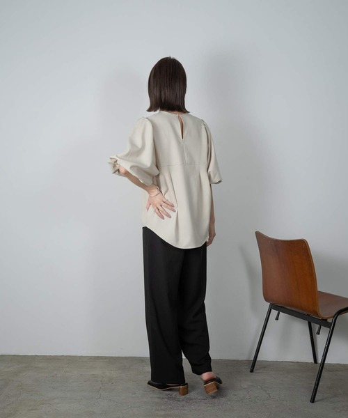 Amiur(エミレ)の「tuck design puff sleeve cut(Tシャツ/カットソー・レディース・アイボリー/ブラック/ブラウン・FREE)」の20枚目の写真