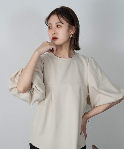 Amiur(エミレ)の「tuck design puff sleeve cut(Tシャツ/カットソー・レディース・アイボリー/ブラック/ブラウン・FREE)」の11枚目の写真