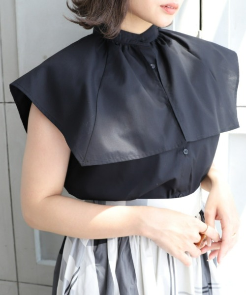 moment+（モーメントプラス）の「T/Cブロード無地＆ランダムストライプ スクエアラッフルカラーケープブラウス（シャツ/ブラウス・レディース・ブラック/オフホワイト/サックスブルー/ピンク・M）」の14枚目の写真