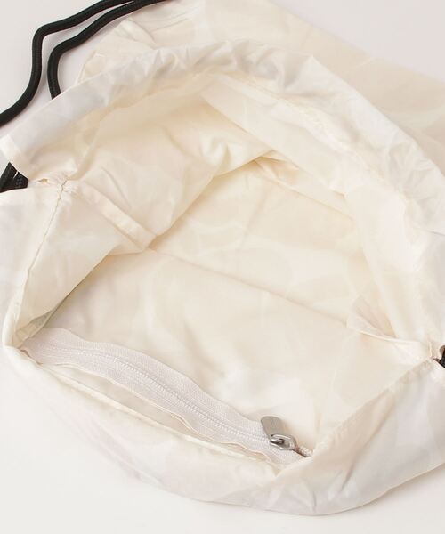 marimekko（マリメッコ）の「Pieni Unikko / Smartsack（バックパック/リュック・レディース・ネイビー/アイボリー・FREE）」の8枚目の写真