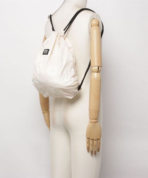 marimekko（マリメッコ）の「Pieni Unikko / Smartsack（バックパック/リュック・レディース・ネイビー/アイボリー・FREE）」の9枚目の写真