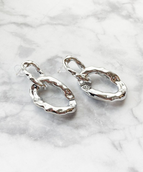 yu-ka(ユーカ)の「YU-KA : ダブル凸凹リングピアス / DOUBLE UNEVENNESS RING PIERCE(ピアス(両耳用)・レディース・シルバー/ゴールド・FREE)」の4枚目の写真